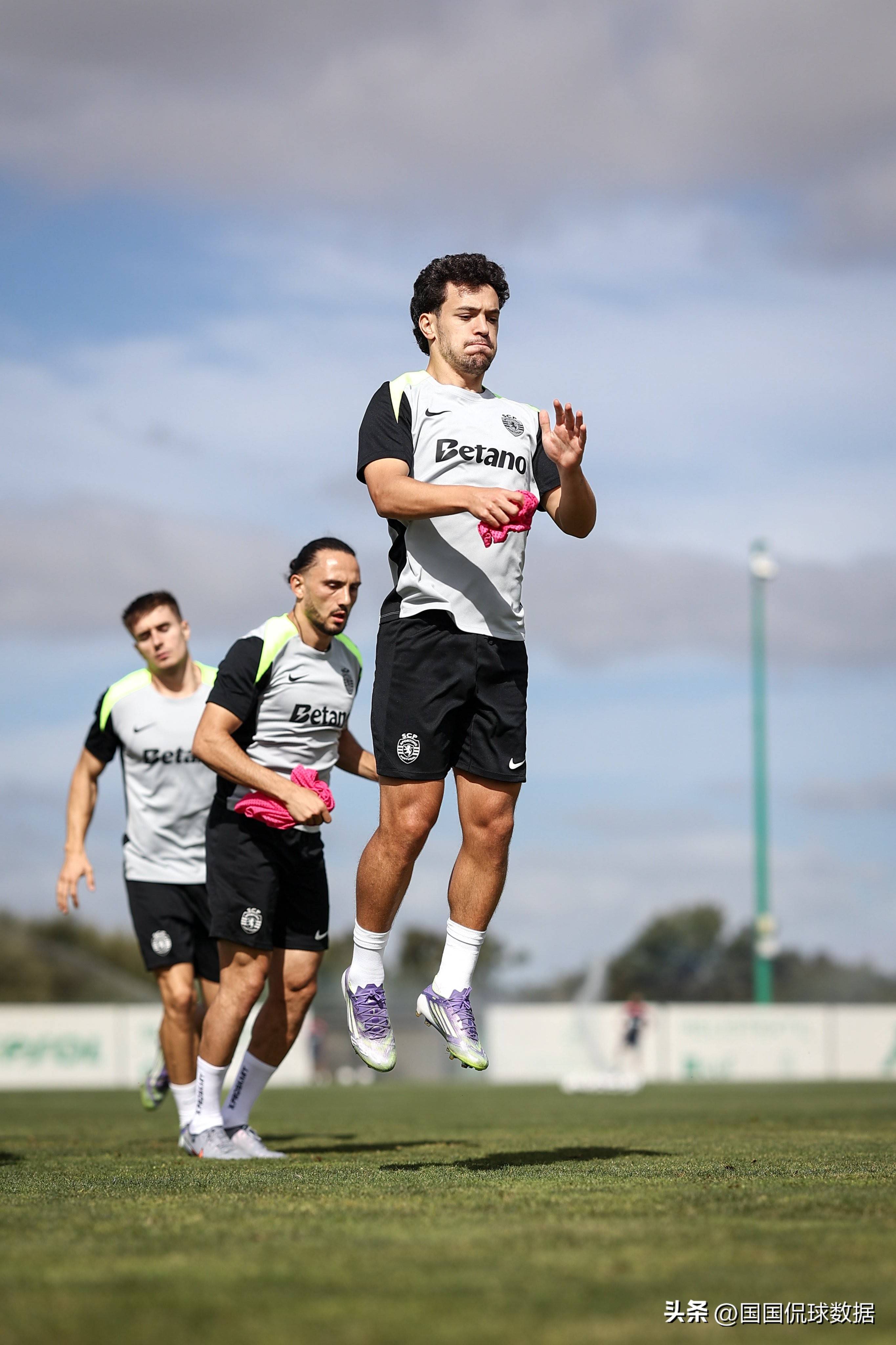 皇家马德里迎葡超关键赛，窗口期外线爆发，话题不断，年轻球员得到机会的简单介绍